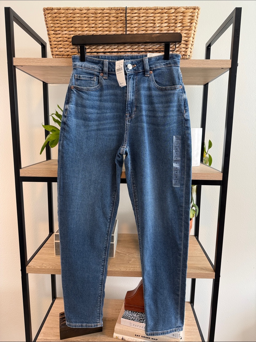 NWT American Eagle Outfitters High Rise Mom Jeans, 27 / 4